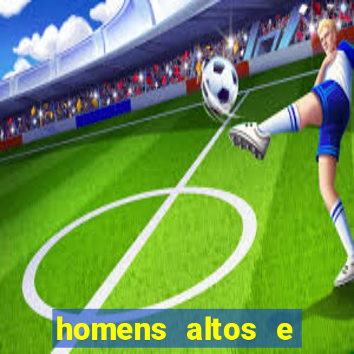 homens altos e sarados pelados